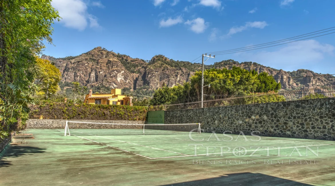 Casa-tradicional-tepoztlan-arquitecto-alexander-von-wuthenau-revista-casas-y-gente-jardines-alberca-paisaje-terrazas-profundidad-interiorismo-4