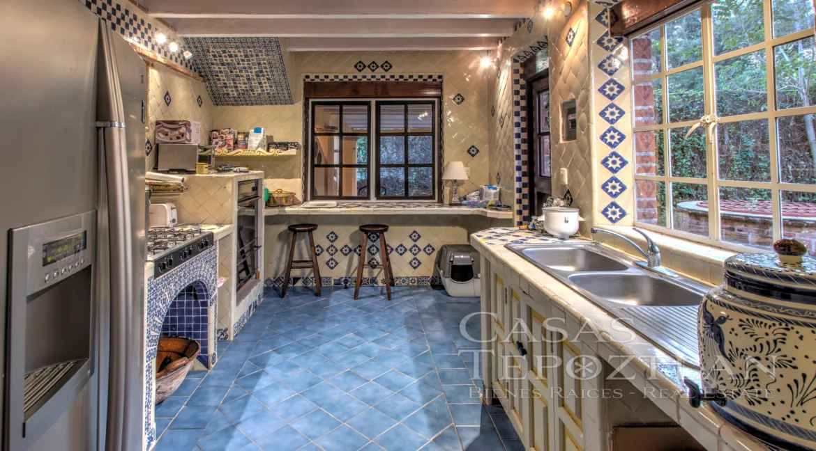 Casa-tradicional-tepoztlan-arquitecto-alexander-von-wuthenau-revista-casas-y-gente-jardines-alberca-paisaje-terrazas-profundidad-interiorismo-6