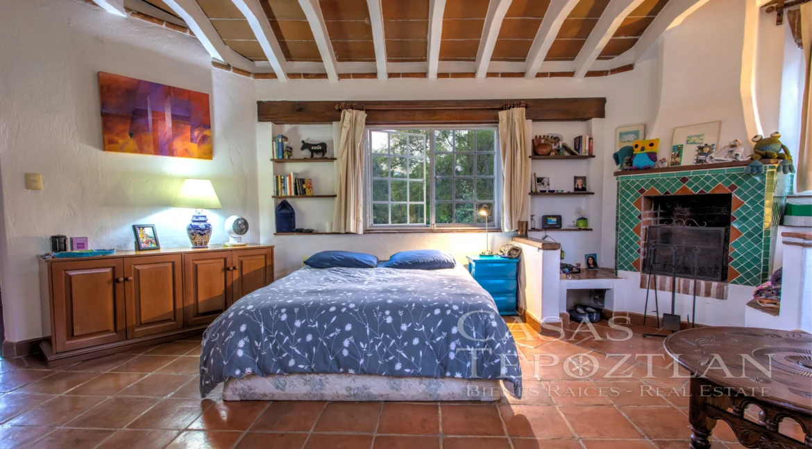 Casa-tradicional-tepoztlan-arquitecto-alexander-von-wuthenau-revista-casas-y-gente-jardines-alberca-paisaje-terrazas-profundidad-interiorismo-7