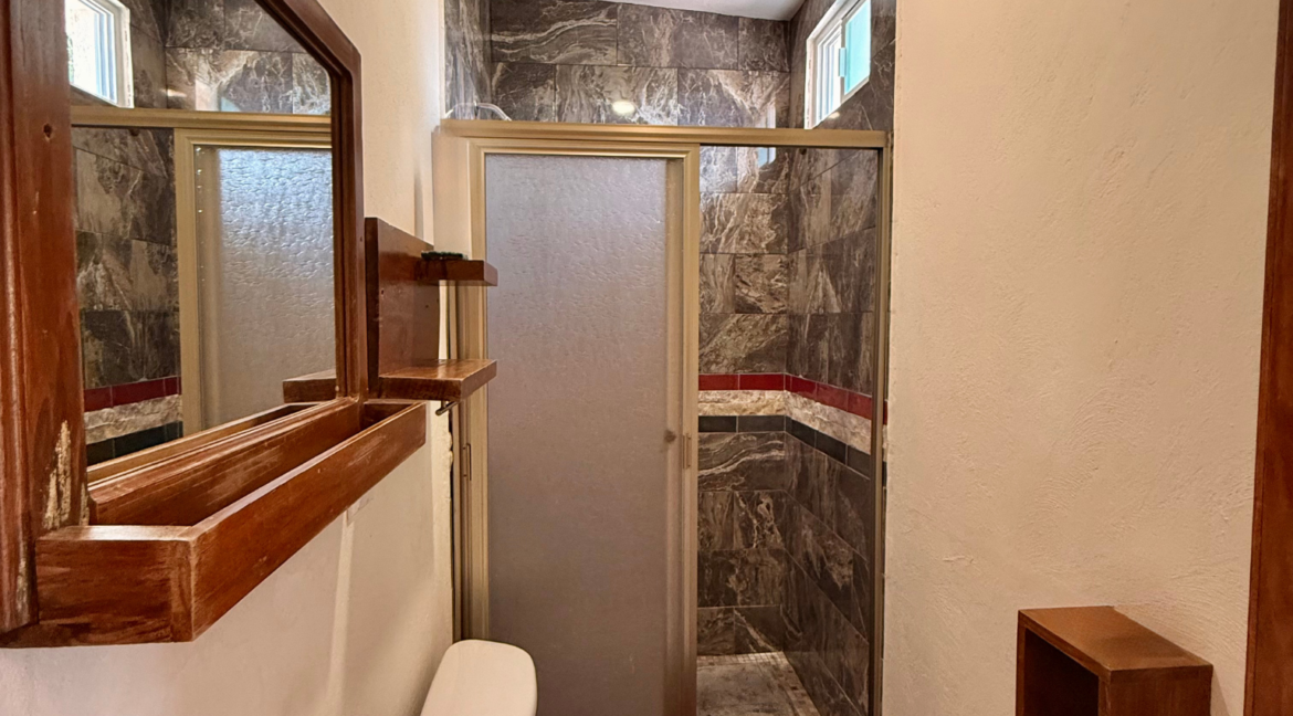 casa_en_venta_tepoztlan_casa_de_la_musica_alberca_jardin_santiago_tepetlapa_terrazas_bienes_raices_tepoztlan_baño