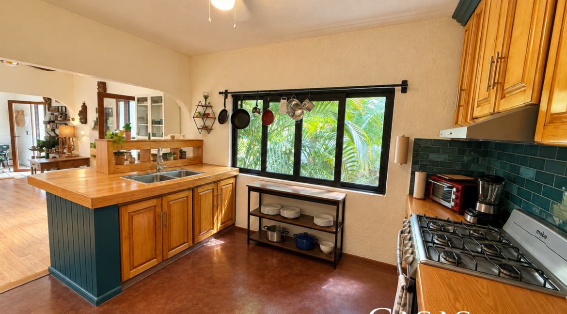 casa_en_venta_tepoztlan_casa_de_la_musica_alberca_jardin_santiago_tepetlapa_terrazas_bienes_raices_tepoztlan_cocina