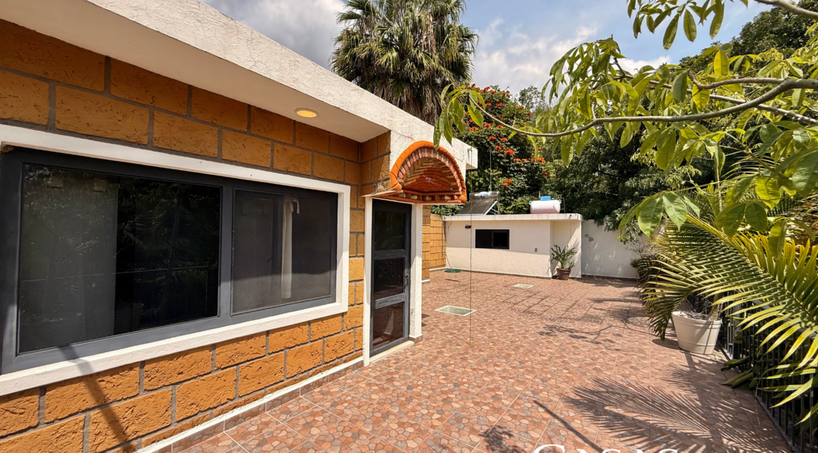 casa_en_venta_tepoztlan_casa_de_la_musica_alberca_jardin_santiago_tepetlapa_terrazas_bienes_raices_tepoztlan_costado_terraza