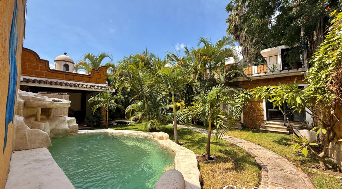 casa_en_venta_tepoztlan_casa_de_la_musica_alberca_jardin_santiago_tepetlapa_terrazas_bienes_raices_tepoztlan_frente