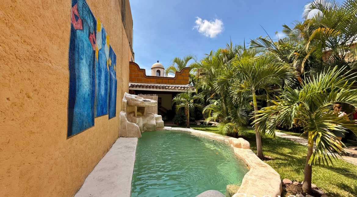 casa_en_venta_tepoztlan_casa_de_la_musica_alberca_jardin_santiago_tepetlapa_terrazas_bienes_raices_tepoztlan_jardin