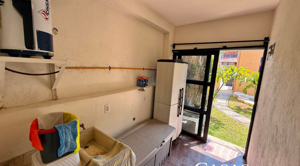 casa_en_venta_tepoztlan_casa_de_la_musica_alberca_jardin_santiago_tepetlapa_terrazas_bienes_raices_tepoztlan_lavanderia