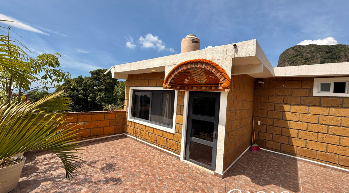 casa_en_venta_tepoztlan_casa_de_la_musica_alberca_jardin_santiago_tepetlapa_terrazas_bienes_raices_tepoztlan_terraza